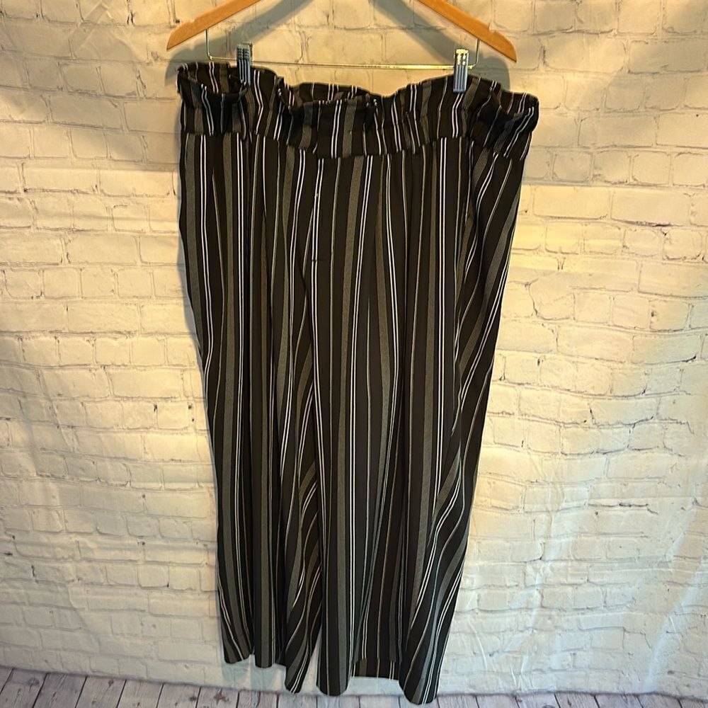 ☀️ Lane Bryant Black Pin Striped Pants